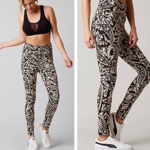 FREE PEOPLE MOVEMENT City Slicker Leggings size large with moto knee detail